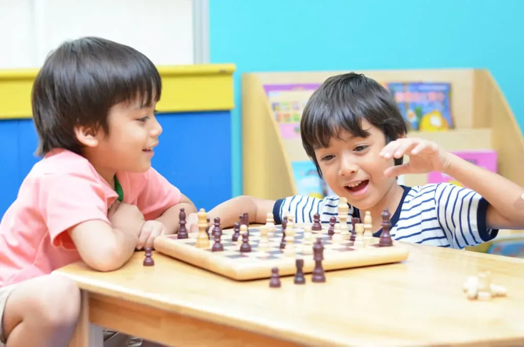 Online Chess Classes vs. Local Chess Lessons: Which Is Better for Your Child?